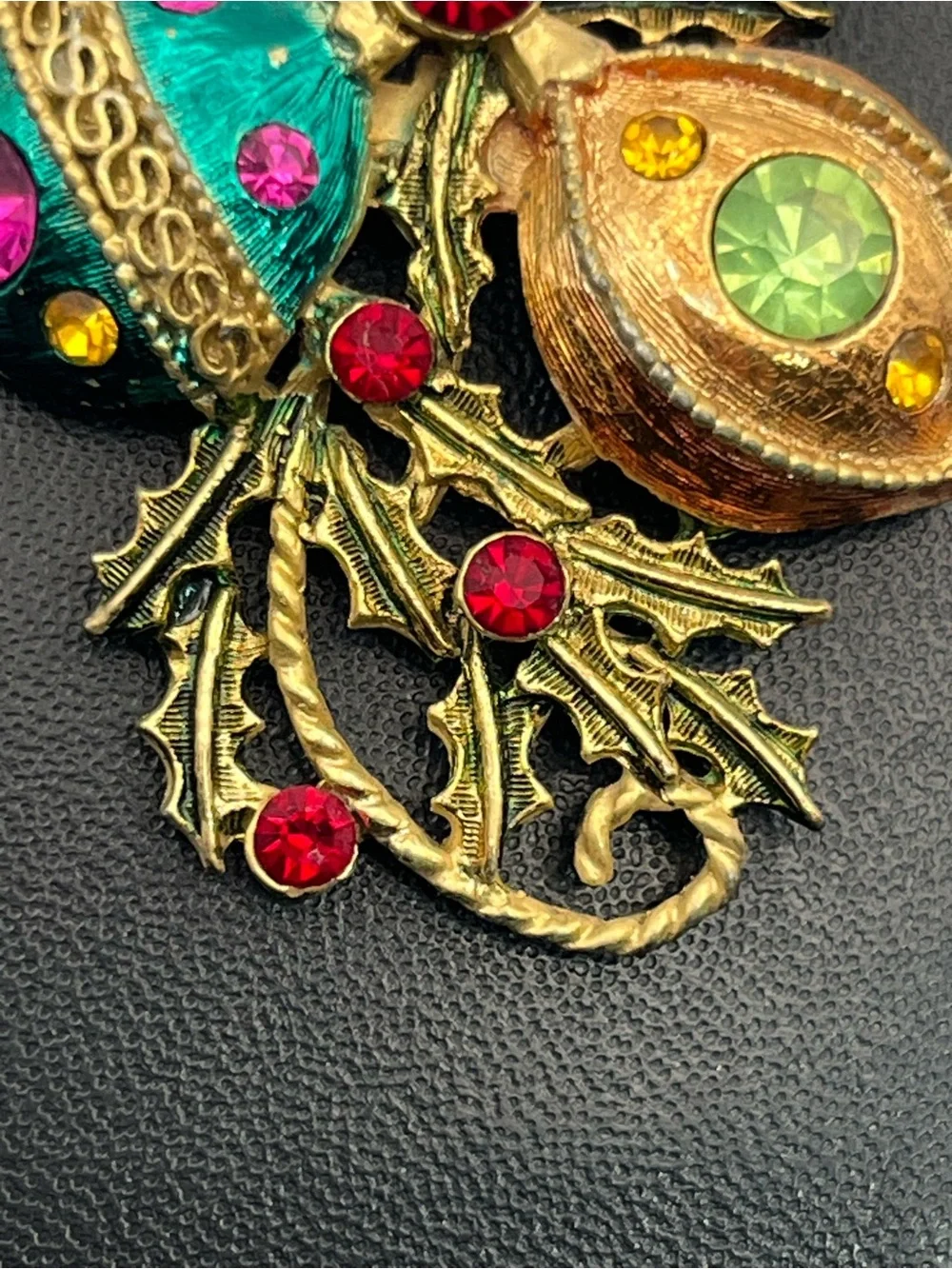 Christmas ornaments baubles gold tone multi colored rhinestones brooch pin